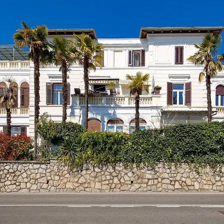 Rhea Apartment Opatija